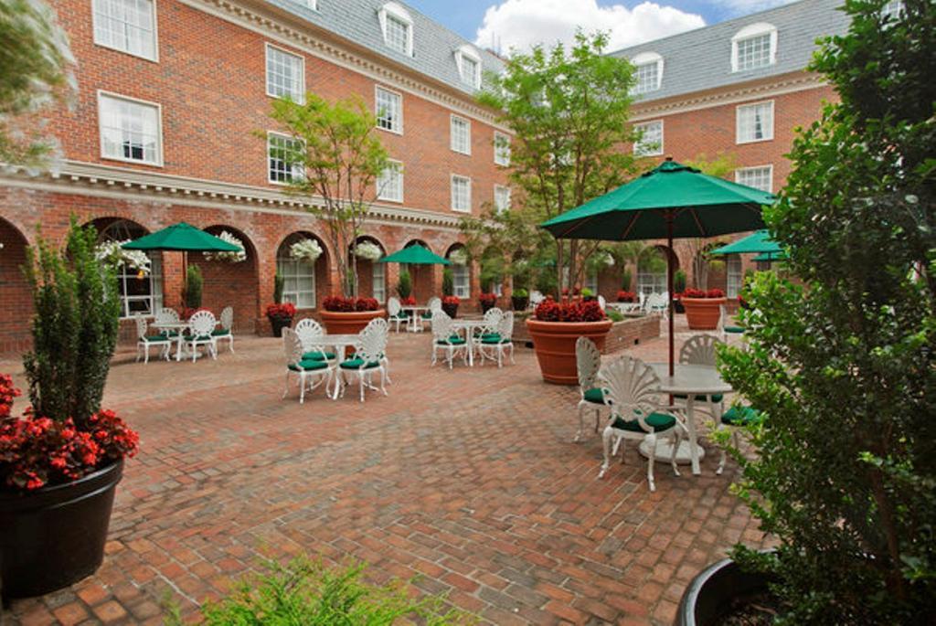Williamsburg Hospitality House Hotel Exterior foto